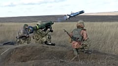 Ukrayna ordusu br askeri tatbikatta Javelin tank savar füzeleriyle talim yaparken