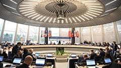 إجتماع مجلس أوروبا في ستراسبورغ بشرق فرنسا في 24 فبراير 2022.
