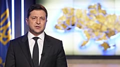 Ζελένσκι: «Δεν εγκαταλείπω το Κίεβο, δεν παραδίδουμε τα όπλα»