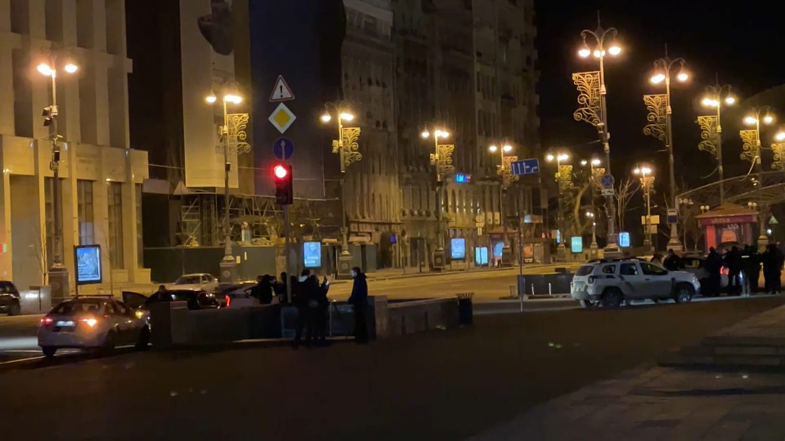 شاهد: كاميرا يورونيوز في كييف.. مدنيون بسلاح ناري بسيط حضروا أنفسهم لمعركة الدفاع عن العاصمة 
