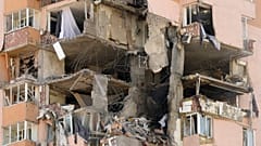 Kiev'de yerleşim yerlerinin olduğu bölgede bir bina bombalandı
