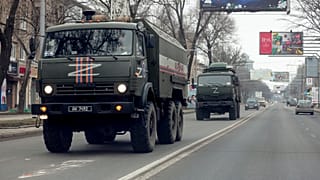 Автоколонна российского МЧС на улицах Донецка, 26 февраля 2022 г.