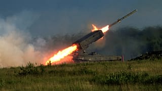 TOS-1 çok namlulu roketatar sistemi
