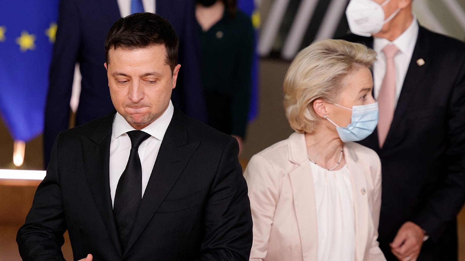 European Commission President Ursula von der Leyen, right, and Ukraine's President Volodymyr Zelenskyy, left.