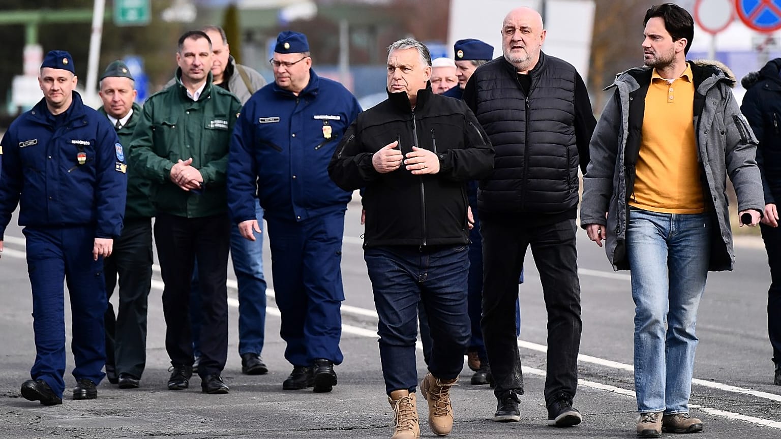 Orbán Viktor miniszterelnök a magyar-ukrán határnál 2022.02.26-án