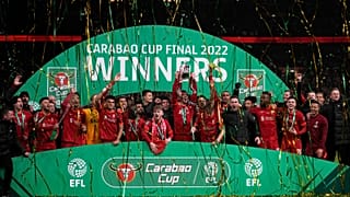 ليفربول يحتفل بالفوز بكأس رابطة المحترفين