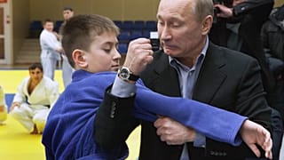 Владимир Путин на тренировке юных дзюдоистов