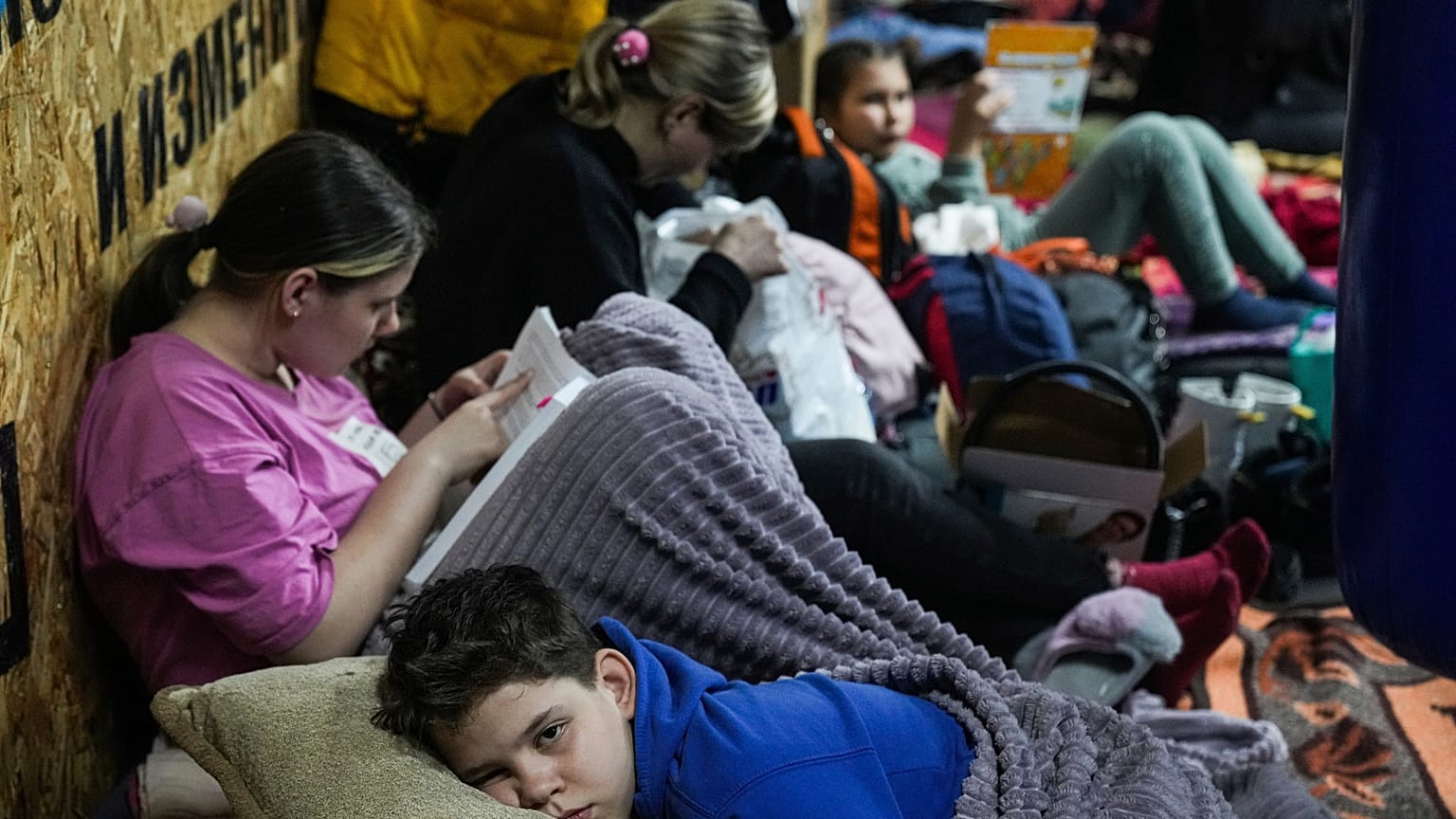 Mariupol: Ausharren in einer Turnhalle