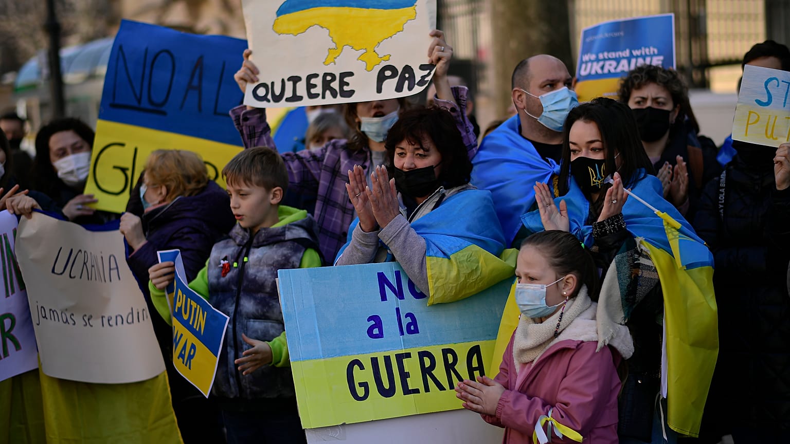 A Pampelune, en Espagne, manifestation contre à la guerre ce lundi 