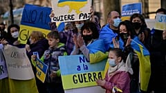 A Pampelune, en Espagne, manifestation contre à la guerre ce lundi 