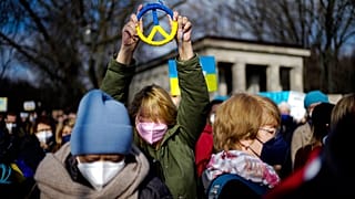 Friedensdemo in Berlin - vor dem offenen Brief von mehr als 1.000 Schriftstellerinnen und Schriftstellern
