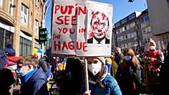 Protest für die Ukraine am Rosenmontag in Köln