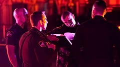 شرطة مقاطعة ساكرامنتو قرب مكان حادث إطلاق رجل النار وقتل بناته الثلاث ومرافقتهم ونفسه في كنيسة في ساكرامنتو - كاليفورنيا. 2022/02/28