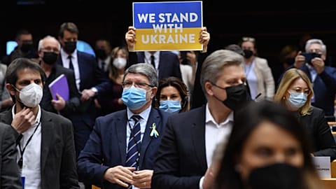 L'ovation des députés européens à Volodymyr Zelensky 