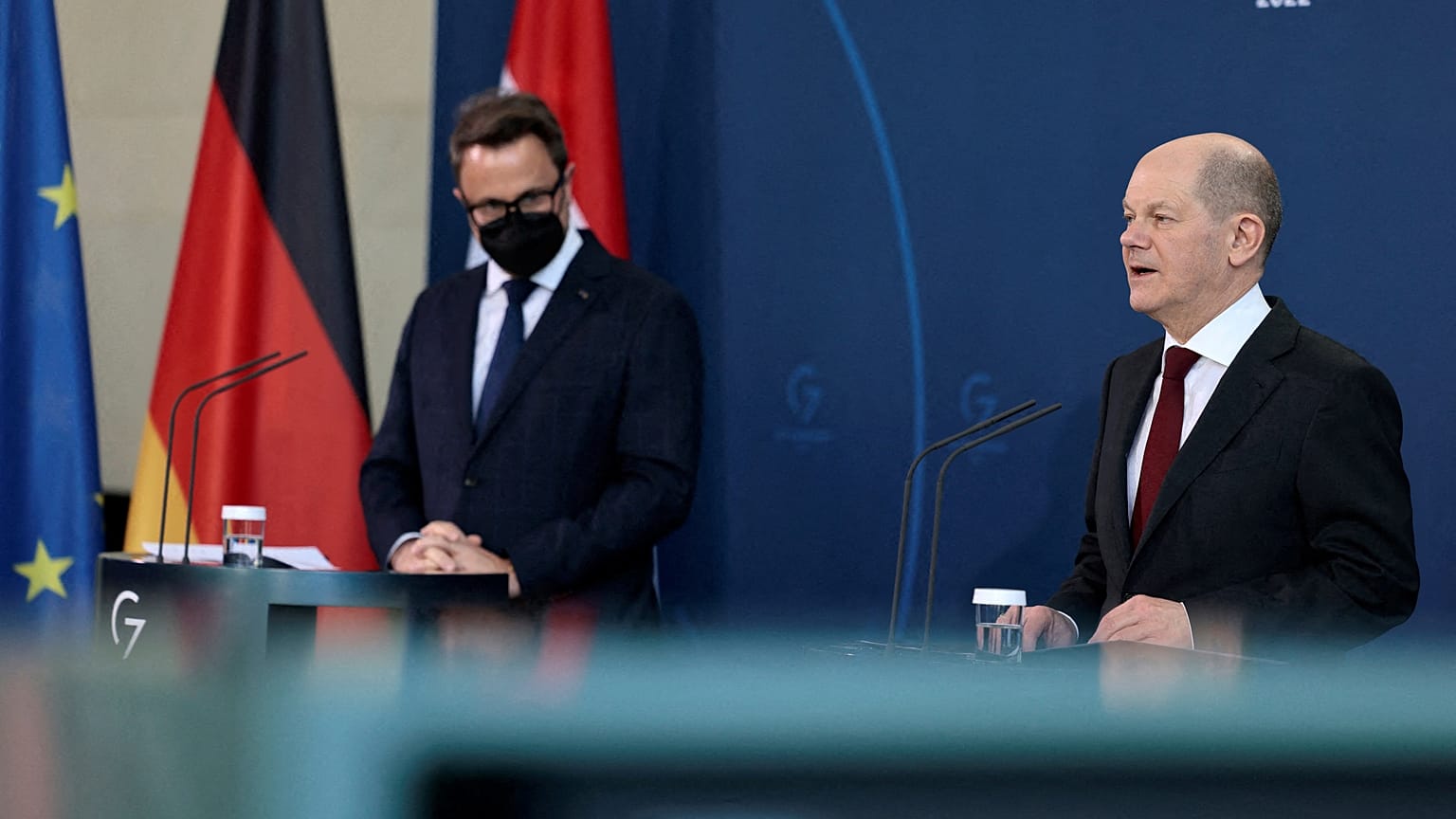 Olaf Scholz kommentiert die Lage in der Ukraine gemeinsam mit Xavier Bettel