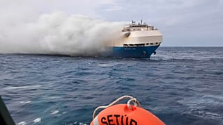Lüks otomobil yüklü The Felicity Ace gemisi Atlas Okyanusu'nda çıkan yangın sonrası battı