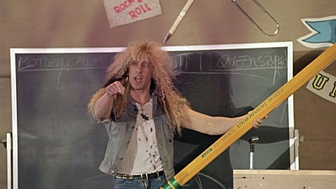 Dee Snider schooling the rock masses, as usual