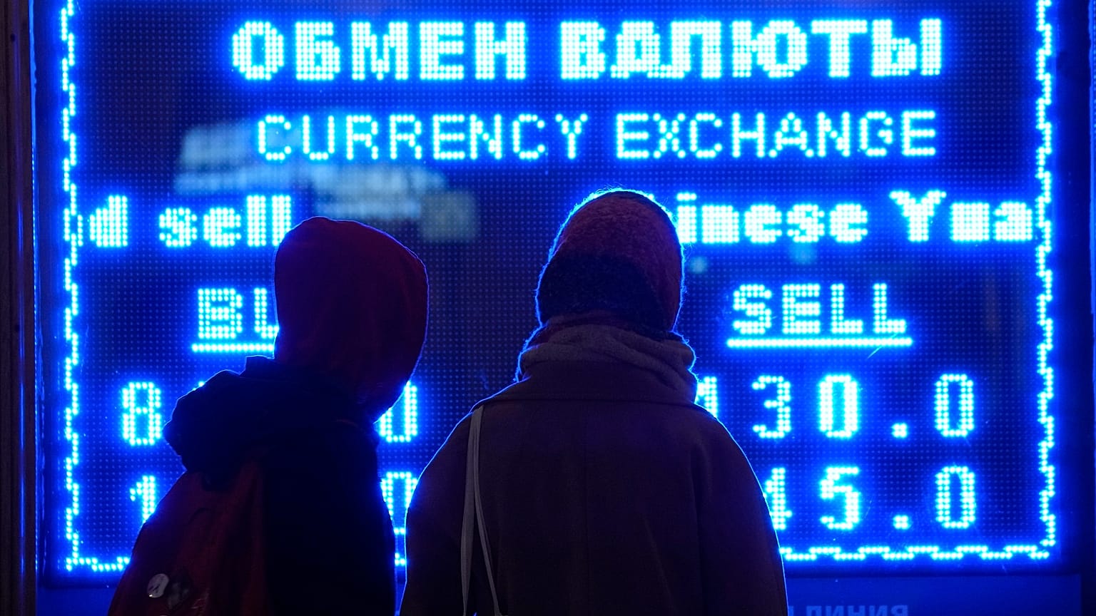 Την κατιούσα έχει πάρει το ρούβλι από τις αλλεπάλληλες κυρώσεις στην ρωσική οικονομία