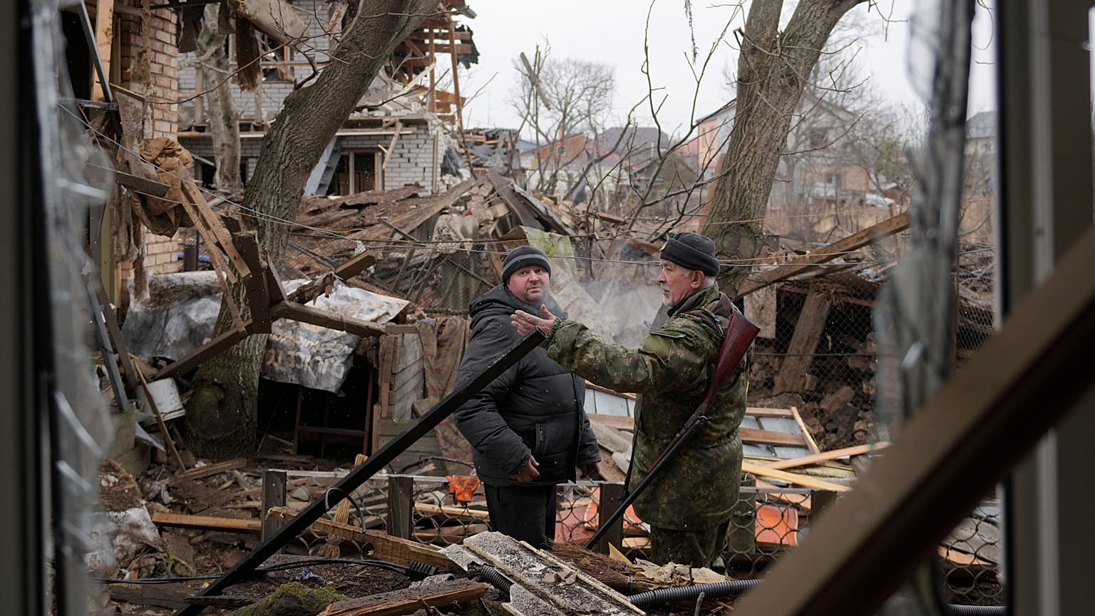 Разрушенные жилые дома в населенном пункте Горенка под Киевом. 