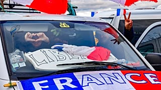 Terminam quase todas as restrições à Covid-19 em França