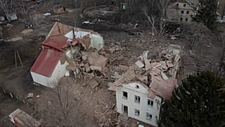 Разрушенный Дом культуры в Бышеве, селе в 40 километрах от Киева, после ночного авианалета