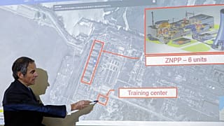 El Director General del OIEA, Rafael Mariano Grossi, habla en una rueda de prensa sobre la situación de la central nuclear de Zaporiyia en Ucrania