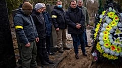 Ukrán önkéntesek orosz támadásban meghalt társuk temetésén