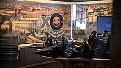 Закрытая "первая студия" радиостанции "Эха Москвы" с подготовленной к вывозу техникой