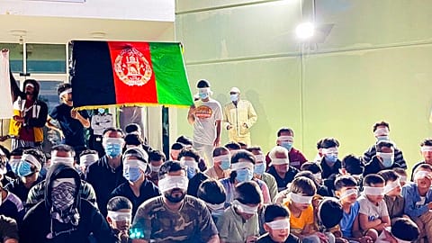 Birleşik Arap Emirlikleri'ne sıkışan Afgan sığınmacılar Amerikalı yetkililerden cevap alabilmek için protesto gösterisi düzenledi