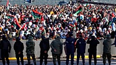 ليبيون يحتفلون بيوم ثورة شباط /  فبراير في ساحة الشهداء في طرابلس، ليبيا - 18 فبراير 2022