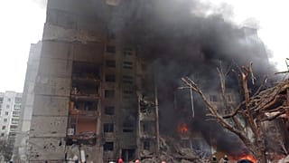 Κατεστραμένο κτίριο στην πόλη Τσερνίχοφ της Ουκρανίας