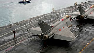 Το γαλλικό αεροπλανοφόρο Σαρλ Ντεγκόλ στην Γαλλία