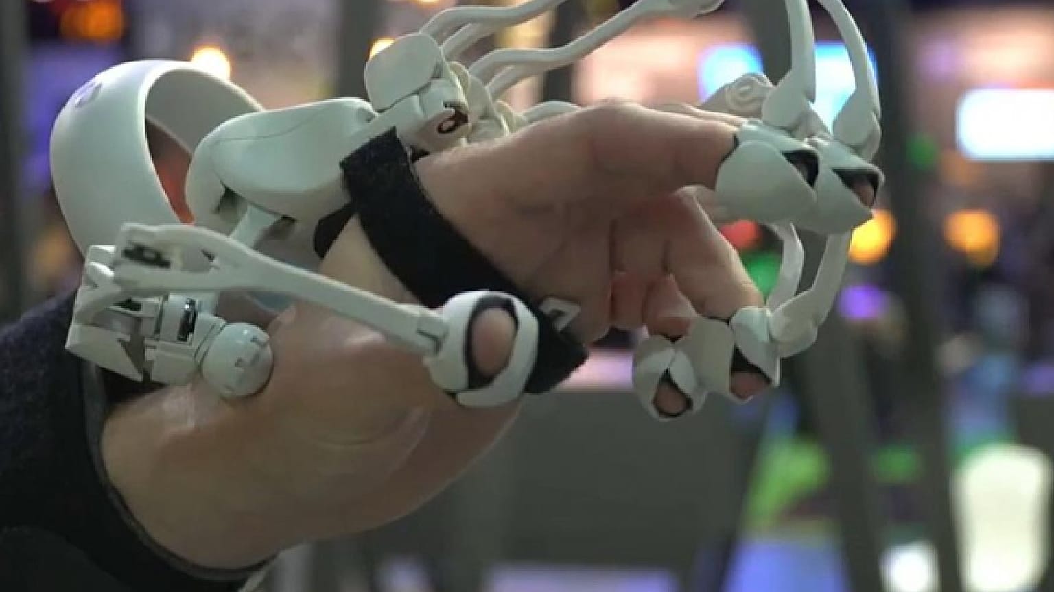 MAGOS has produced a smart glove that can record every hand movement