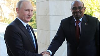 الرئيس الروسي فلاديمير بوتين ورئيس السودان السابق عمر البشير