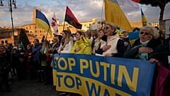 "Stoppt Putin, Stoppt den Krieg": erneut Friedensdemos in zahlreichen europäischen Städten