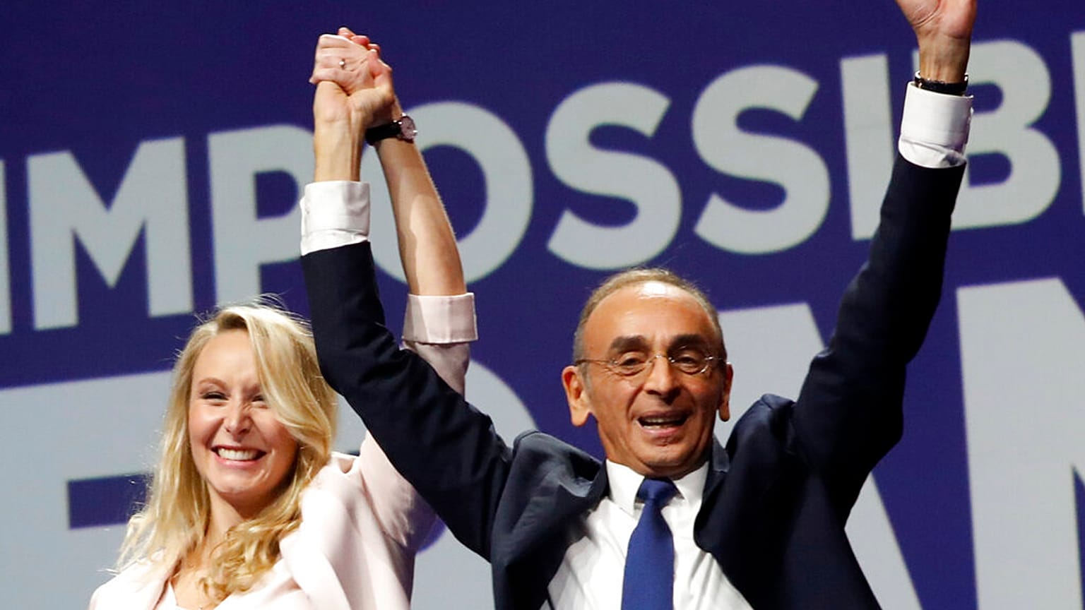 Marion Maréchal, sobrina de Marine Le Pen, junto a Eric Zemmour en Tolón, Francia