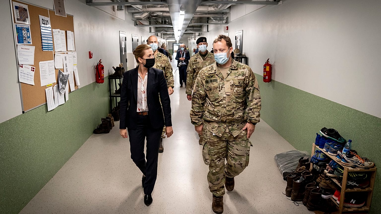 Die dänische Staatsministerin Mette Frederiksen bei einem Truppenbesuch im September 2020