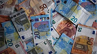 Kilőtt az euró-forint árfolyam