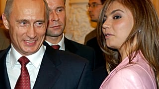 Η φερόμενη ως σύντροφος του Βλαντίμιρ Πούτιν, Αλίνα Καμπάεβα σε σπάνιο στιγμιότυπο με τον Ρώσο πρόεδρο