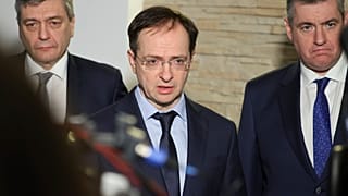Der russische Unterhändler Wladimir Medinski (Bildmitte)
