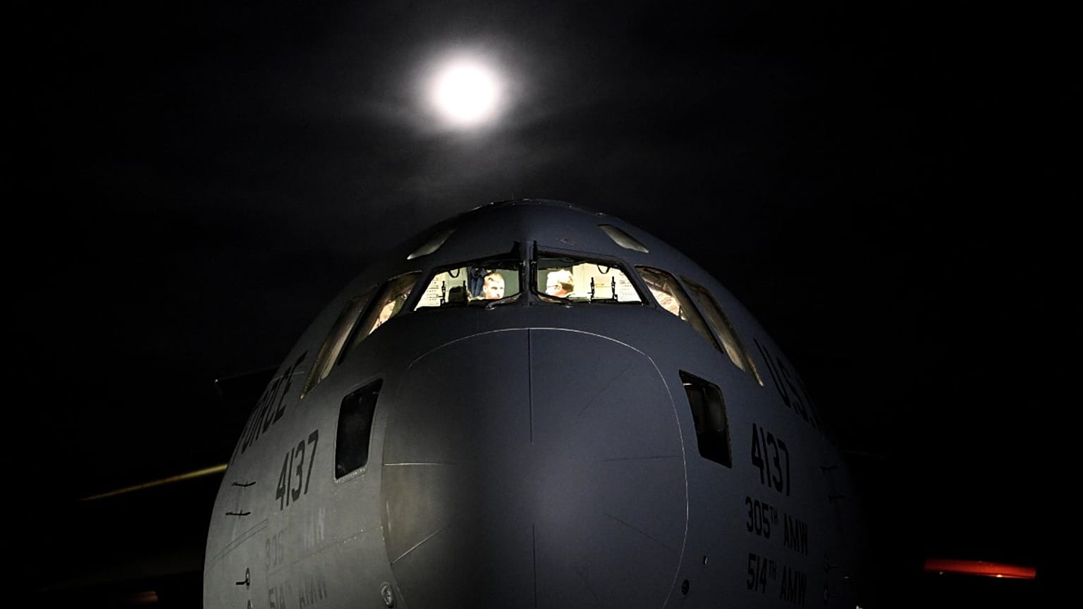 Az Egyesült Államok légierejének egyik Globemaster III-as szállítórepülőgépe a délkelet-lengyelországi Rzeszów-Jasionka repülőtéren