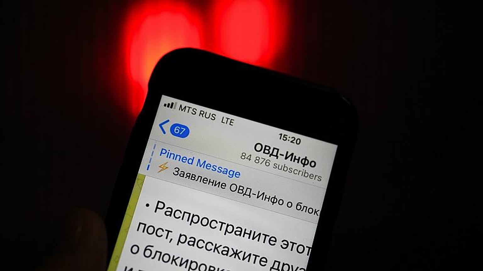 Telegram ist eine Hybridplattform mit privaten Einzel- und Gruppenchats, die bis zu 200.000 Mitglieder haben können. 