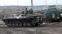 Знак Z на российской военной технике. 
