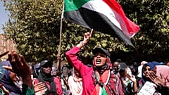 متظاهرون سودانيون مناهضون للانقلاب يشاركون في احتجاجات متواصلة ضد الجيش، في الخرطوم، السودان، الثلاثاء 8 مارس 2022
