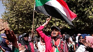 متظاهرون سودانيون مناهضون للانقلاب يشاركون في احتجاجات متواصلة ضد الجيش، في الخرطوم، السودان، الثلاثاء 8 مارس 2022