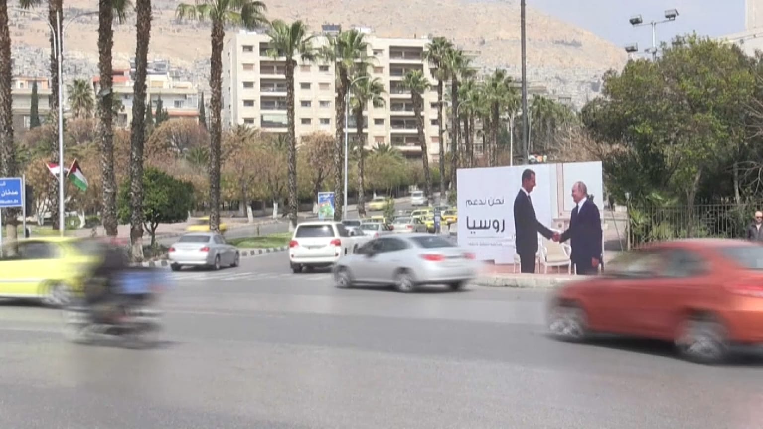 لافتات دعم سوري لبوتين