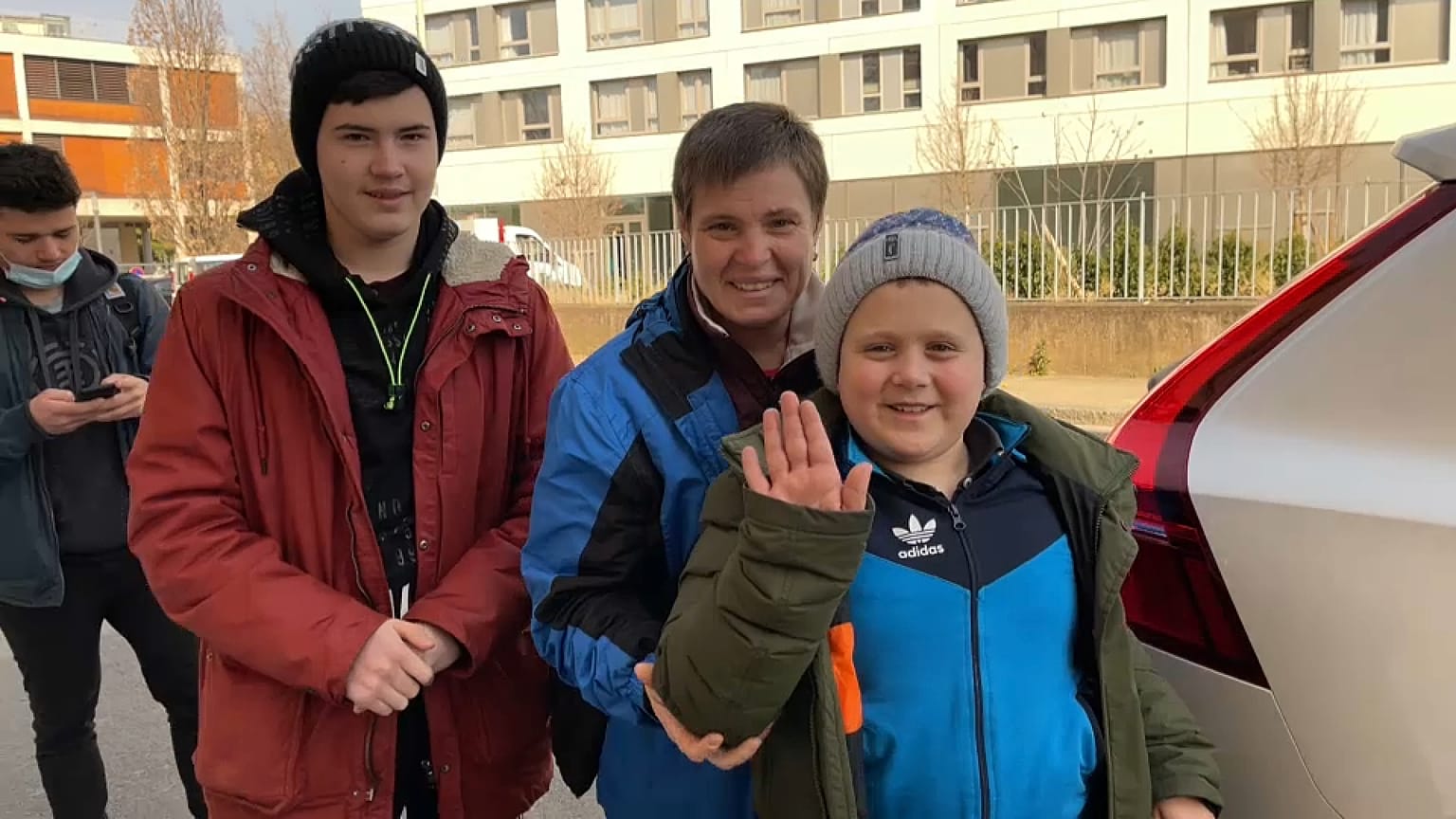 Lyudmyla y sus hijos, refugiados de Chernivtsí, ciudad ucraniana cerca de la frontera con Rumanía
