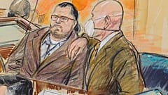 Guy Wesley Reffitt (à gauche) et son avocat (à droite)