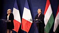 Marine Le Pen, a francia Nemzeti Tömörülés elnöke és Orbán Viktor kormányfő sajtótájékoztatót tart Budapesten 2021. október 26-án
