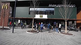 McDonald's, Starbucks, Coca-Cola y Pepsico suspenden sus operaciones en Rusia